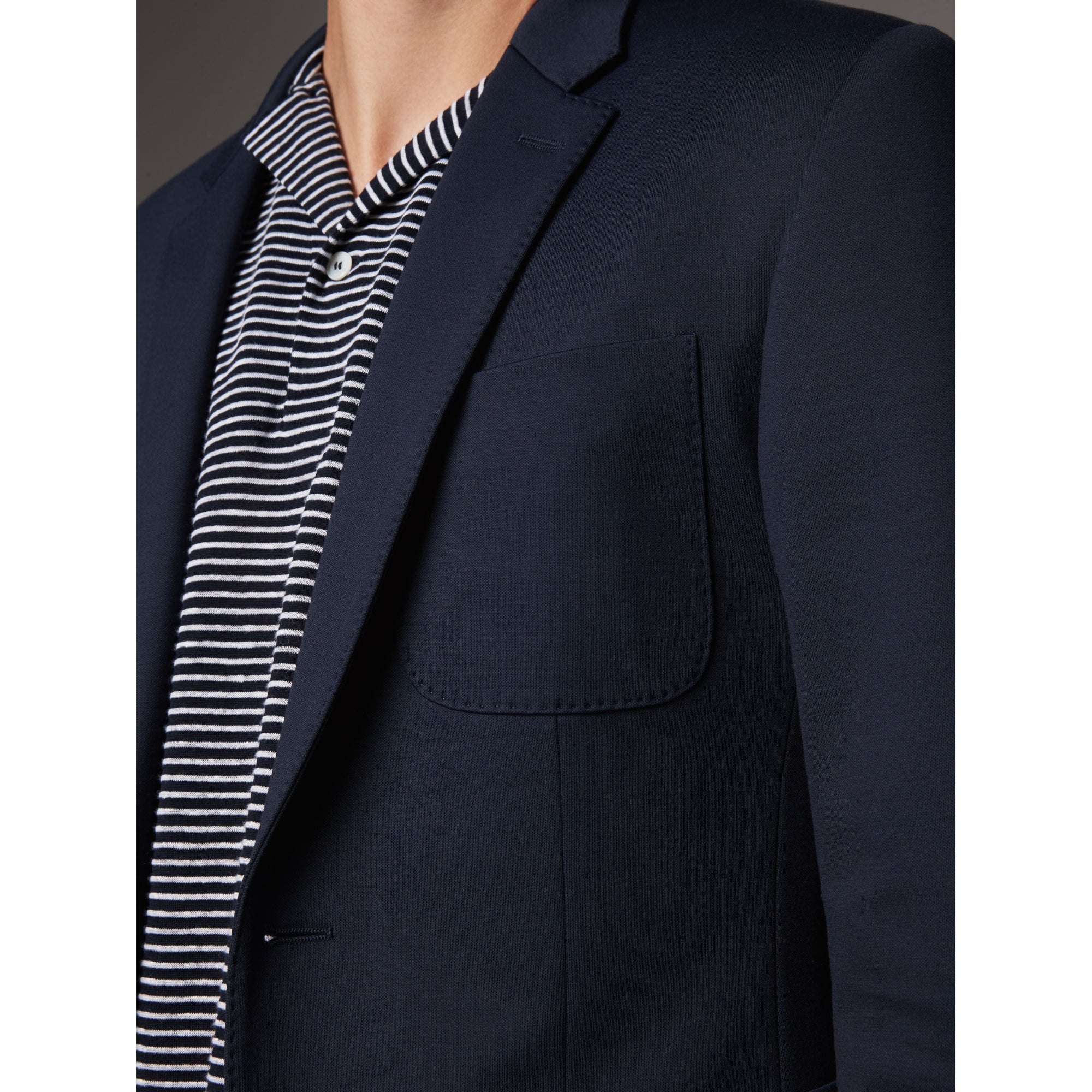 NAVY Costume Travel Tailoring de coupe étroite en coton mélangé