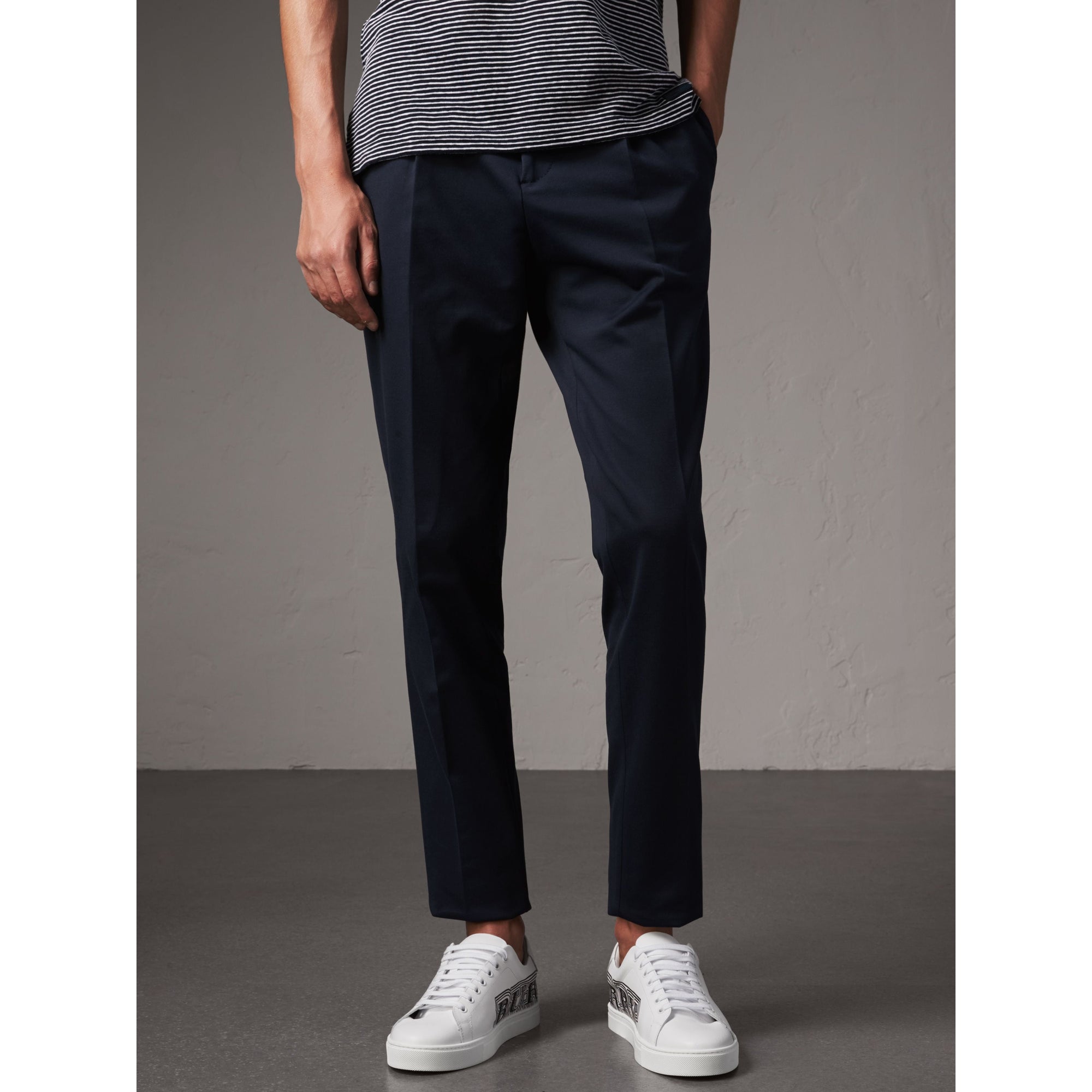 NAVY Costume Travel Tailoring de coupe étroite en coton mélangé