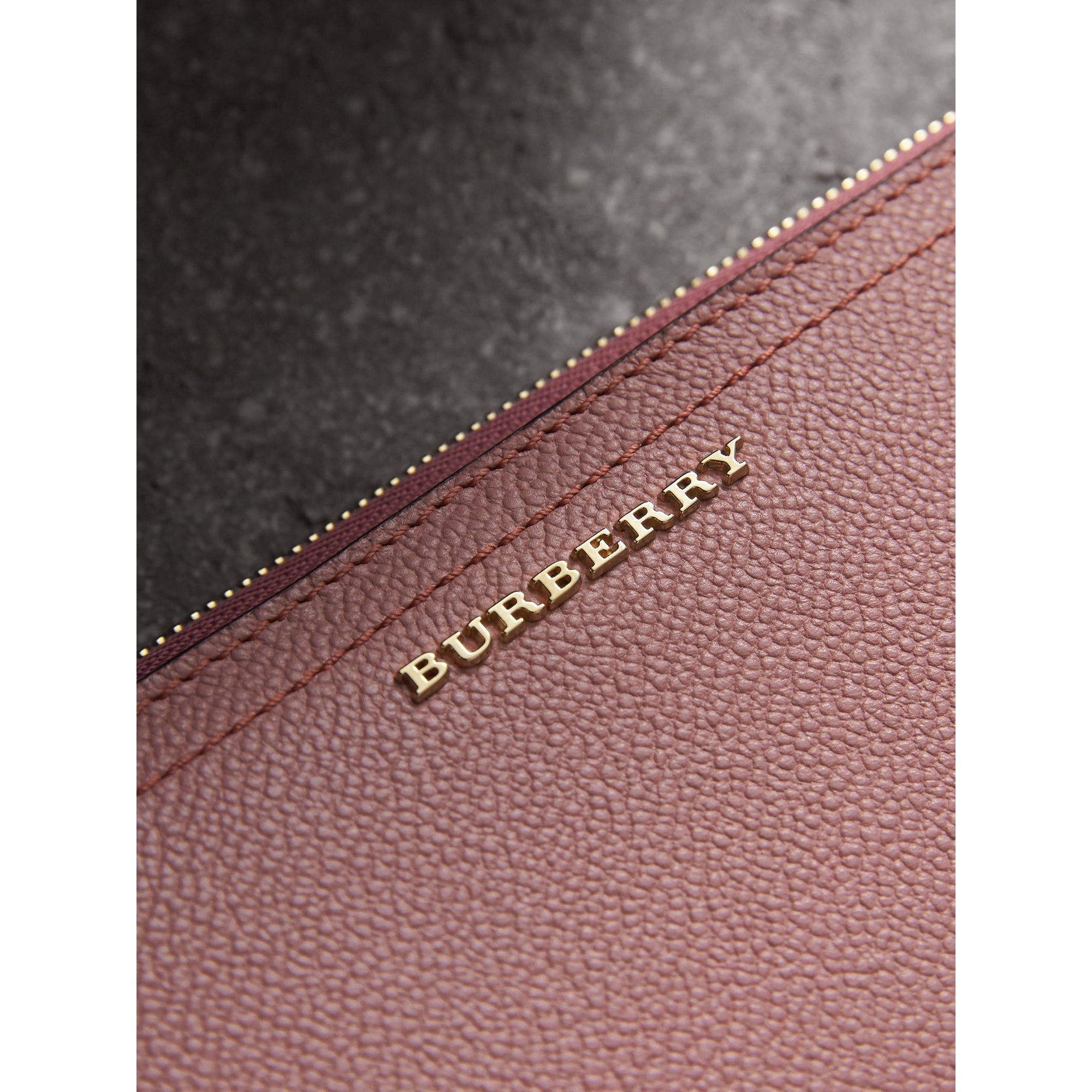 DUSTY PINK Portefeuille zippé en cuir grainé