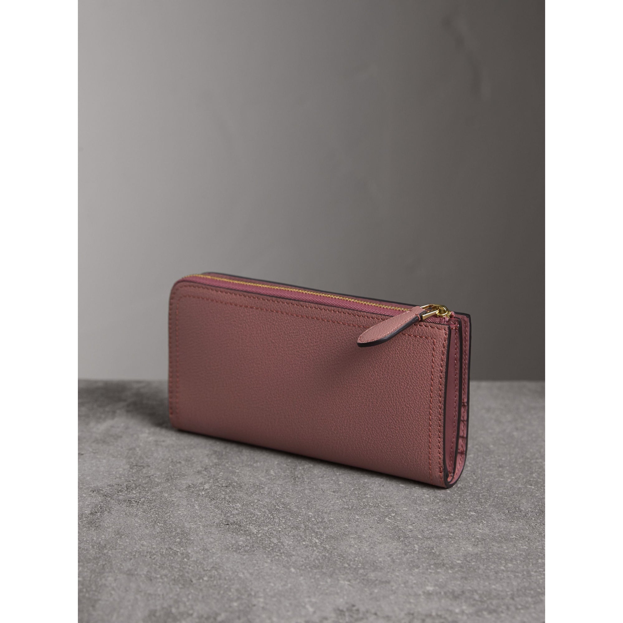 DUSTY PINK Portefeuille zippé en cuir grainé