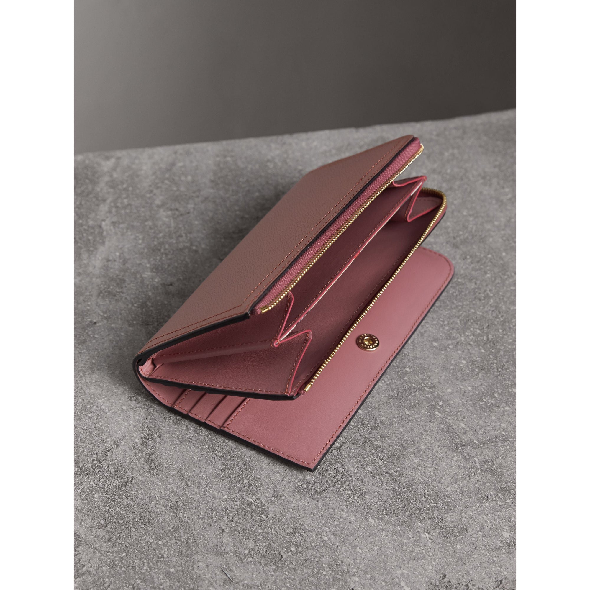 DUSTY PINK Portefeuille zippé en cuir grainé