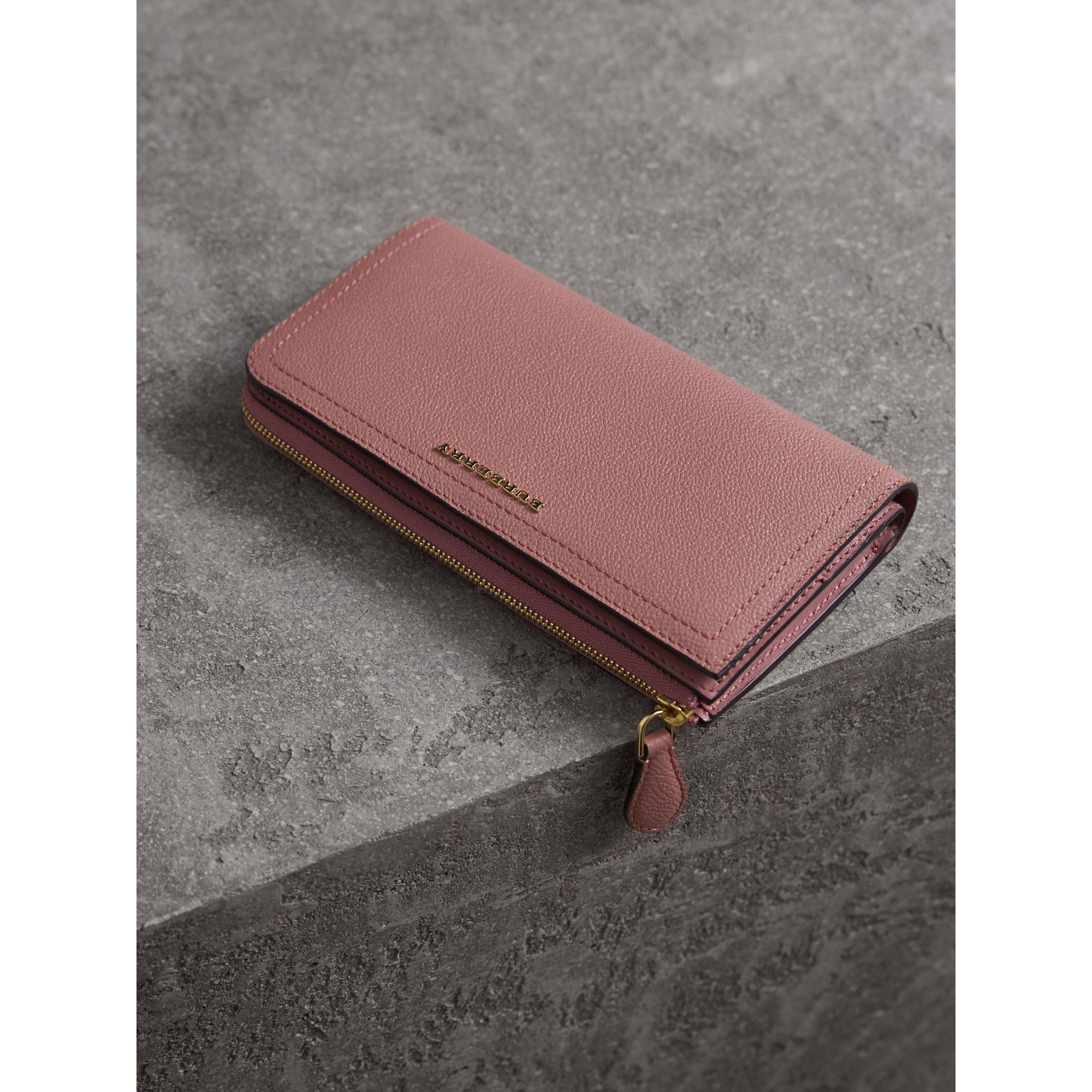 DUSTY PINK Portefeuille zippé en cuir grainé