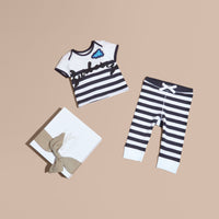 NAVY Coffret cadeau bébé deux pièces en coton rayé avec appliqués
