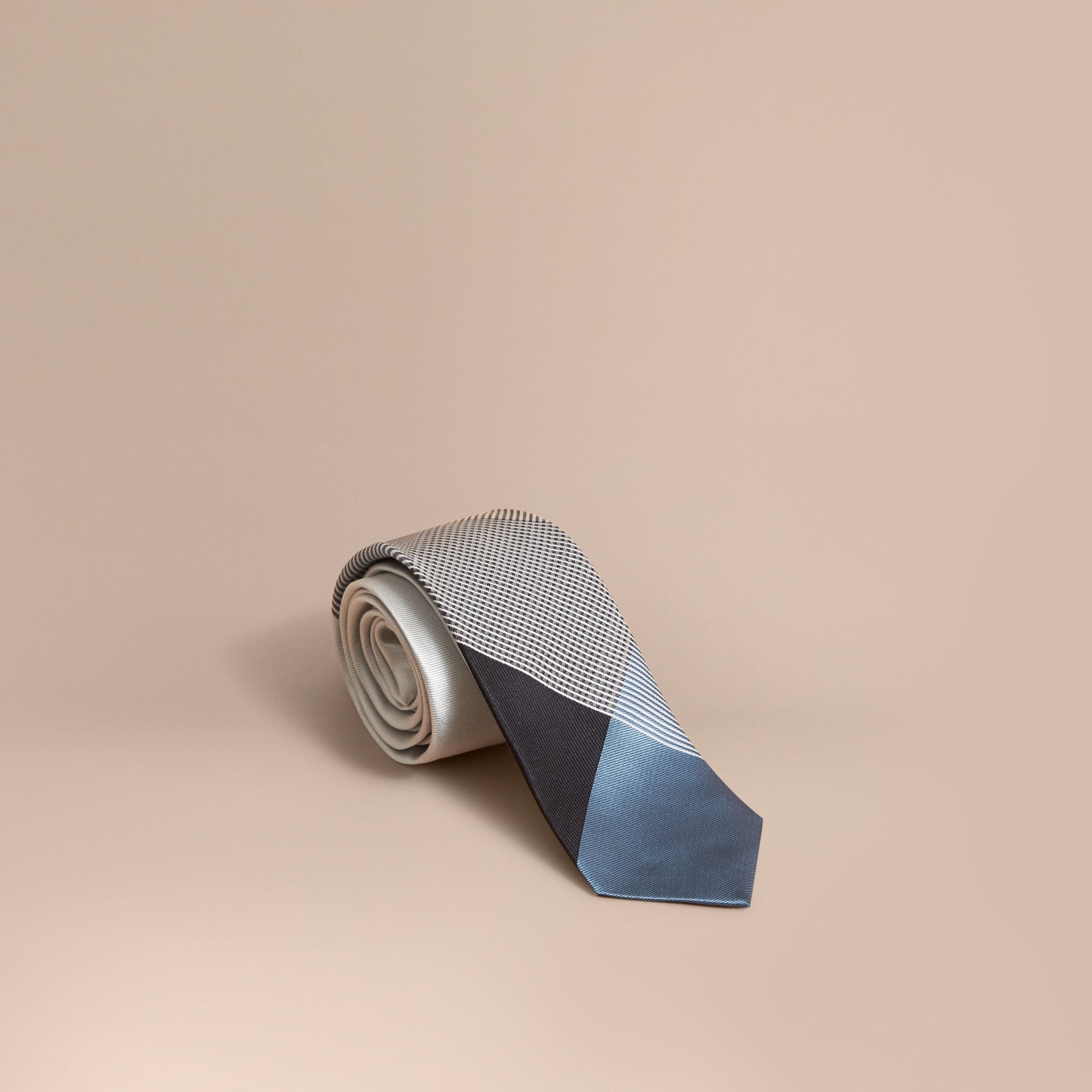 SLATE BLUE Cravate jacquard moderne en soie à motif vichy