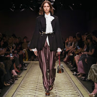 BURGUNDY RED Bottines à plateforme en cuir et peau de serpent avec découpes