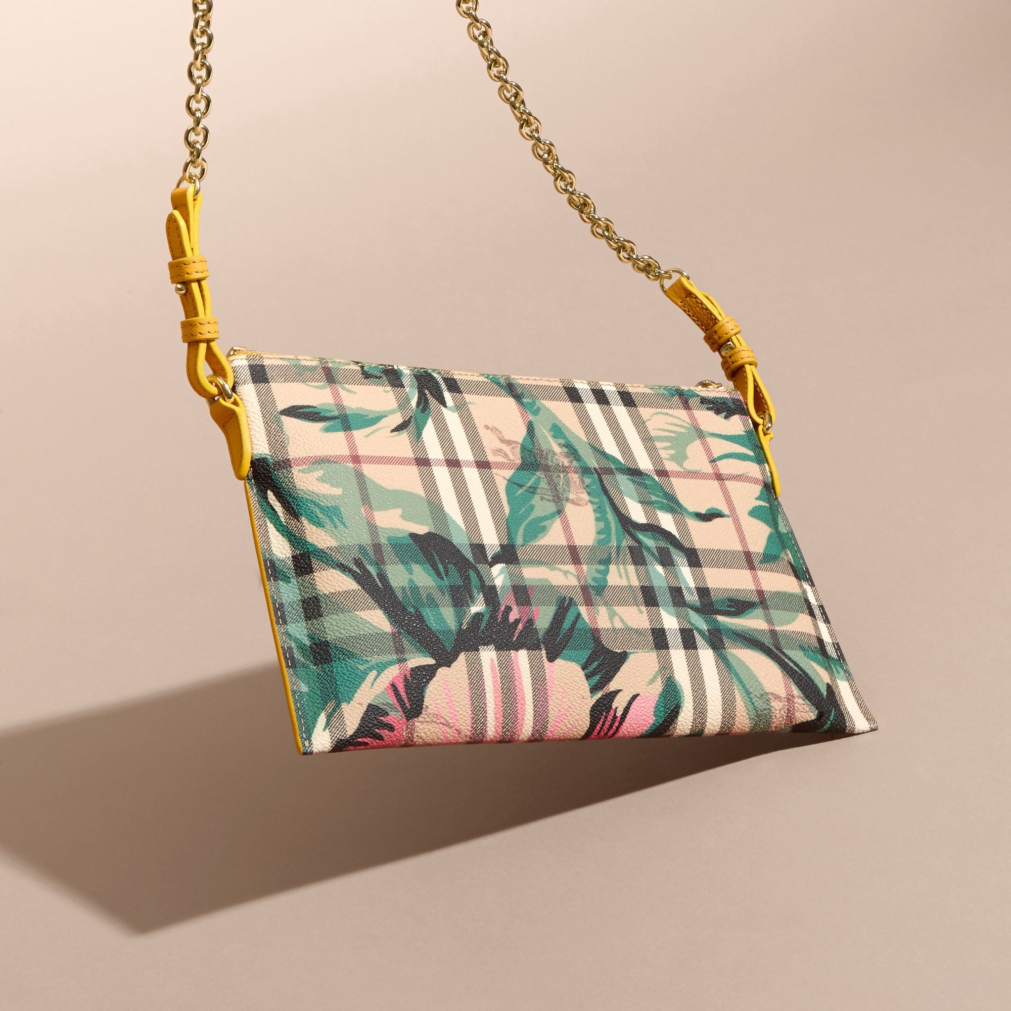 LRCH YELLOW/EMRD GRN Clutch à motif Haymarket check et imprimé à pivoines roses avec cuir