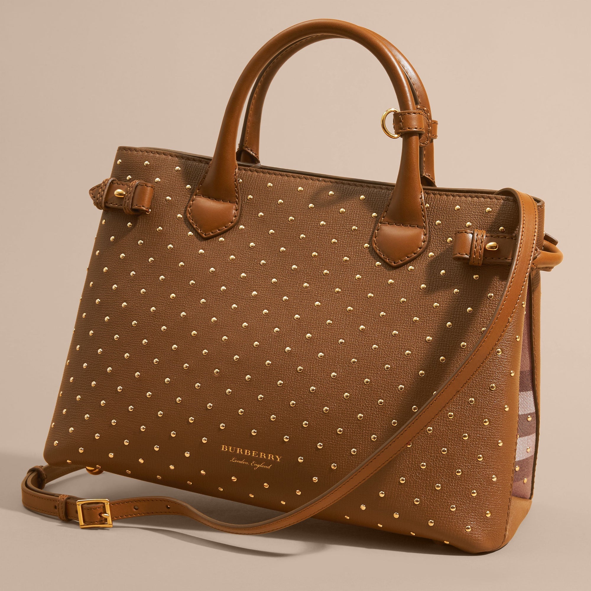 TAN Sac The Banner medium en cuir à rivets et coton House check