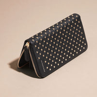 BLACK Portefeuille zippé en cuir clouté
