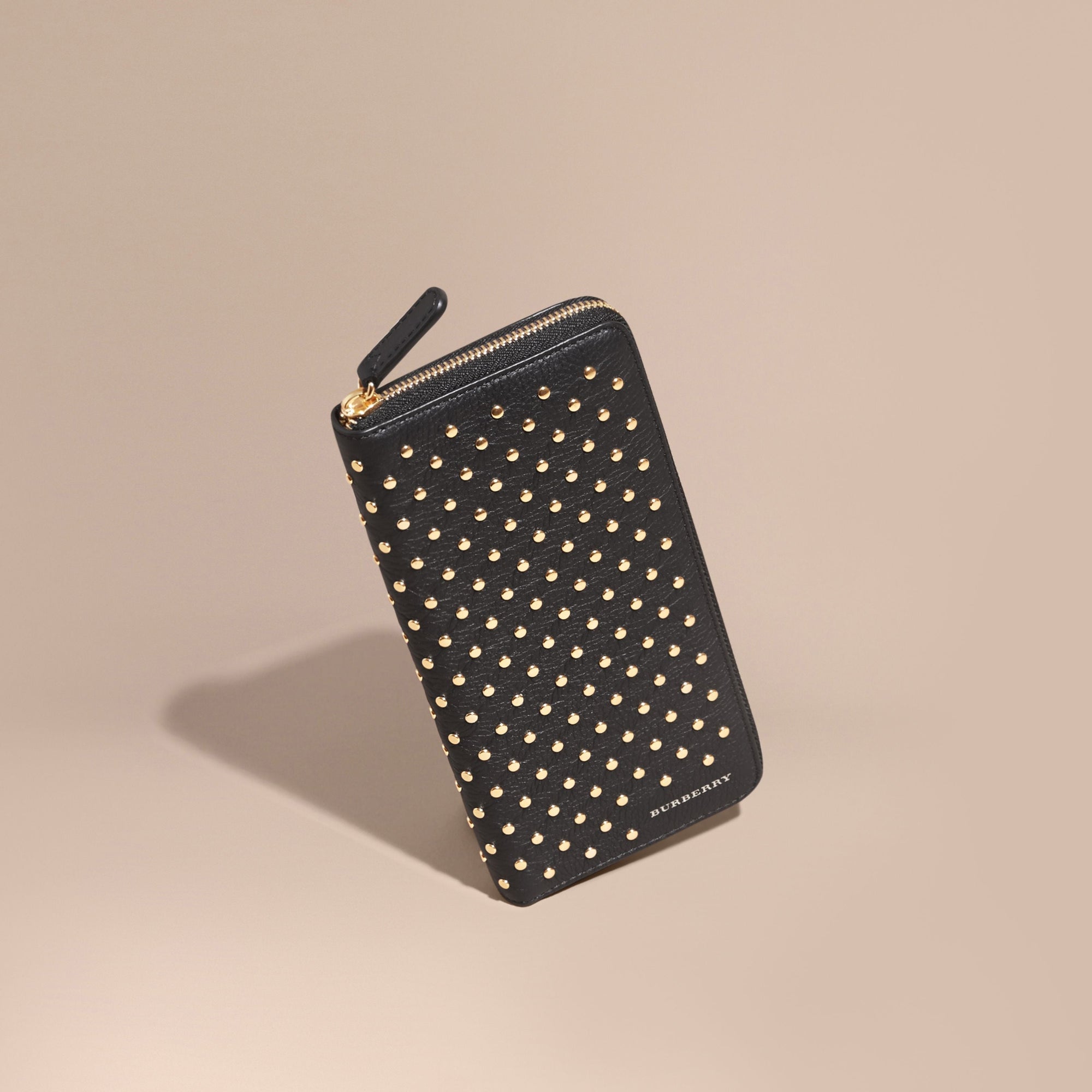 BLACK Portefeuille zippé en cuir clouté
