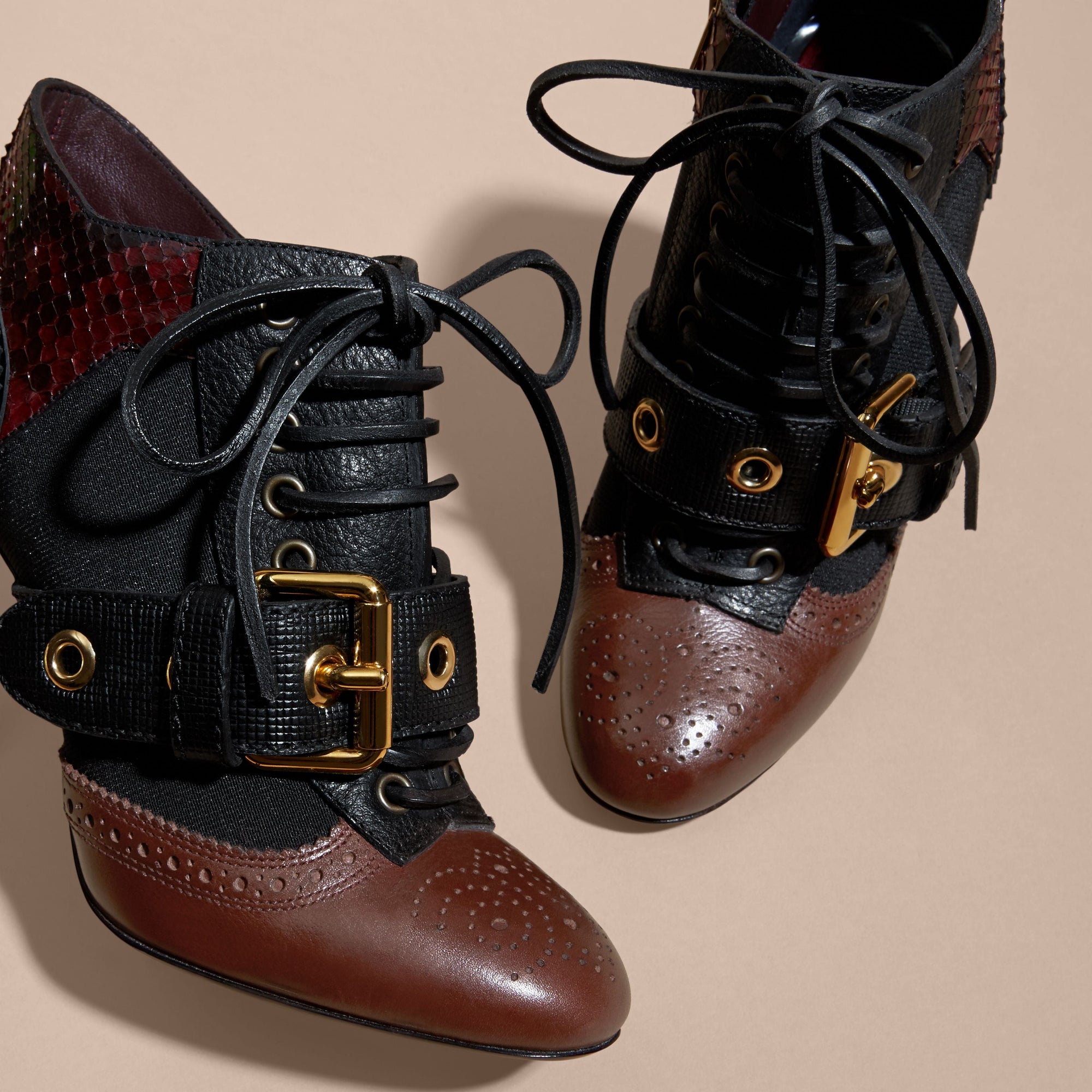 BORDEAUX Bottines en cuir et peau de serpent avec boucle