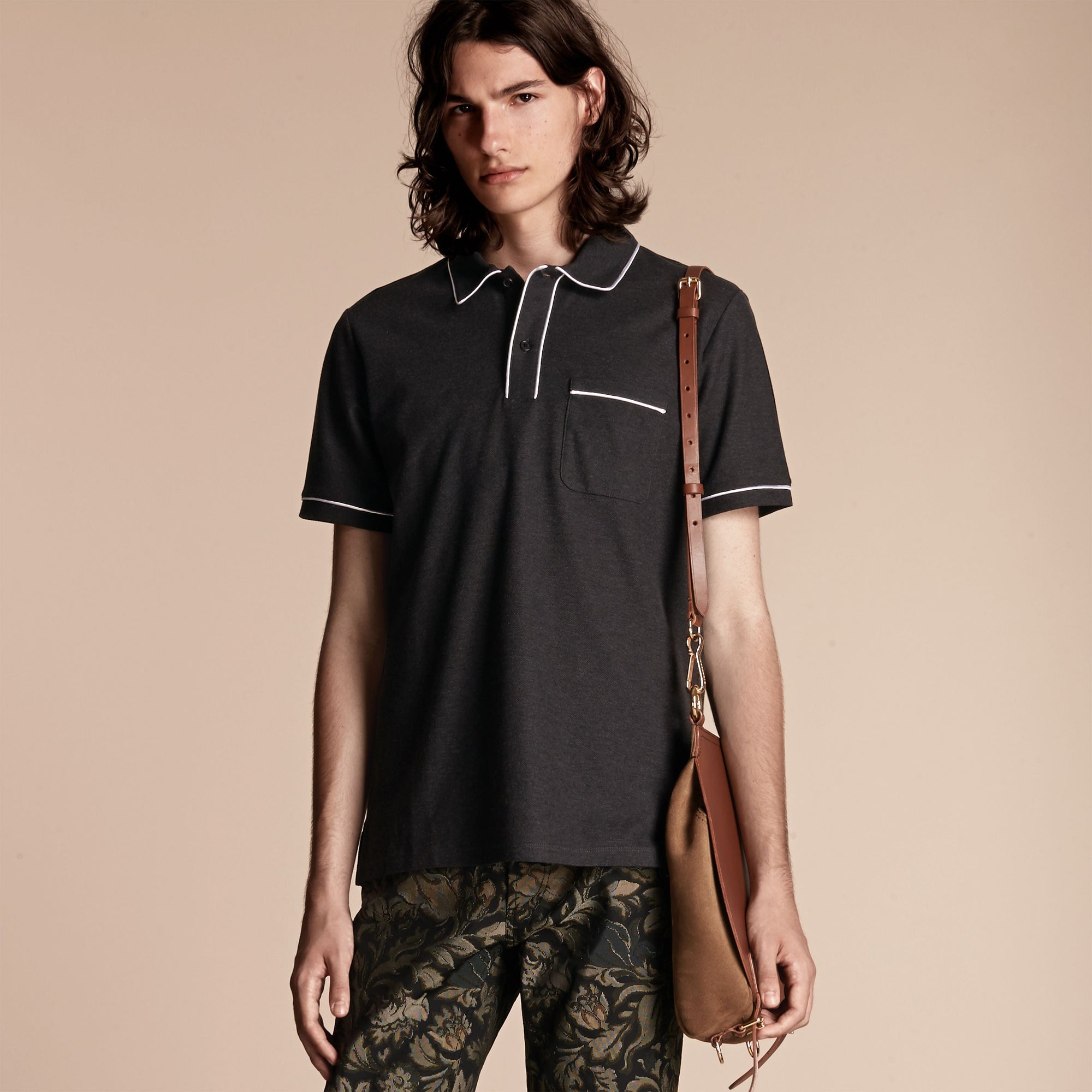 CHARCOAL Polo en piqué de coton passepoilé