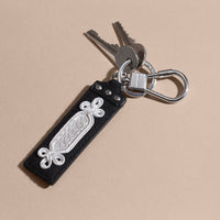 BLACK Porte-clés en cuir brodé