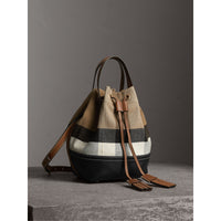 TAN Petit sac Burberry Bucket en toile Canvas check et cuir