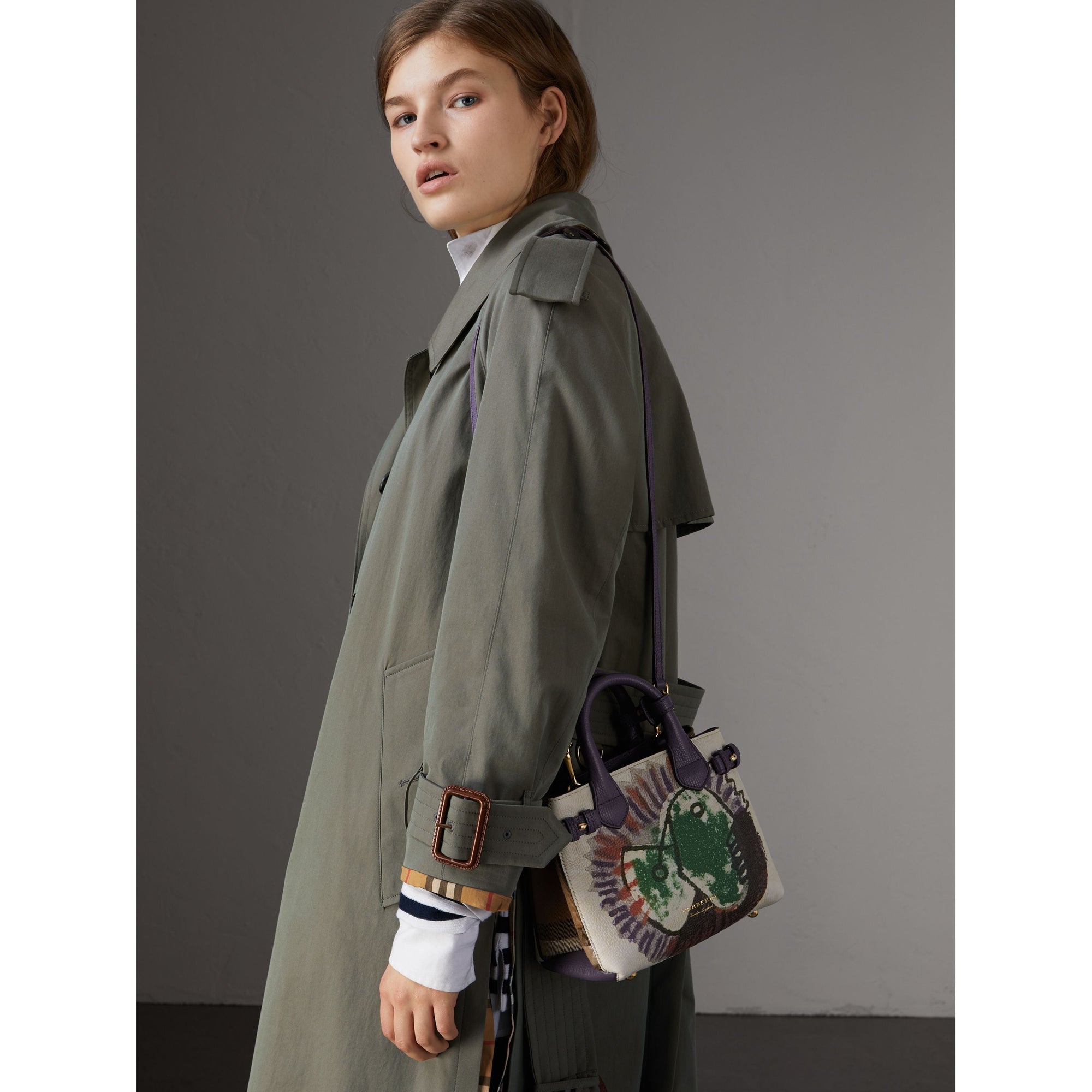 DUSTY VIOLET Sac The Baby Banner en cuir avec imprimé Pallas Heads