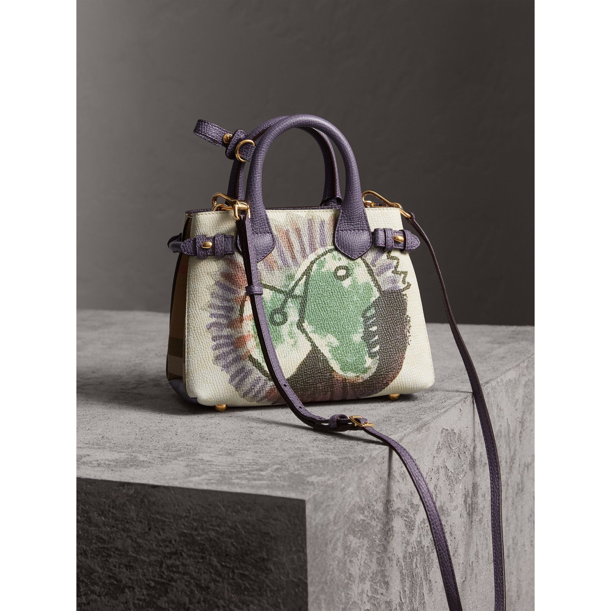 DUSTY VIOLET Sac The Baby Banner en cuir avec imprimé Pallas Heads