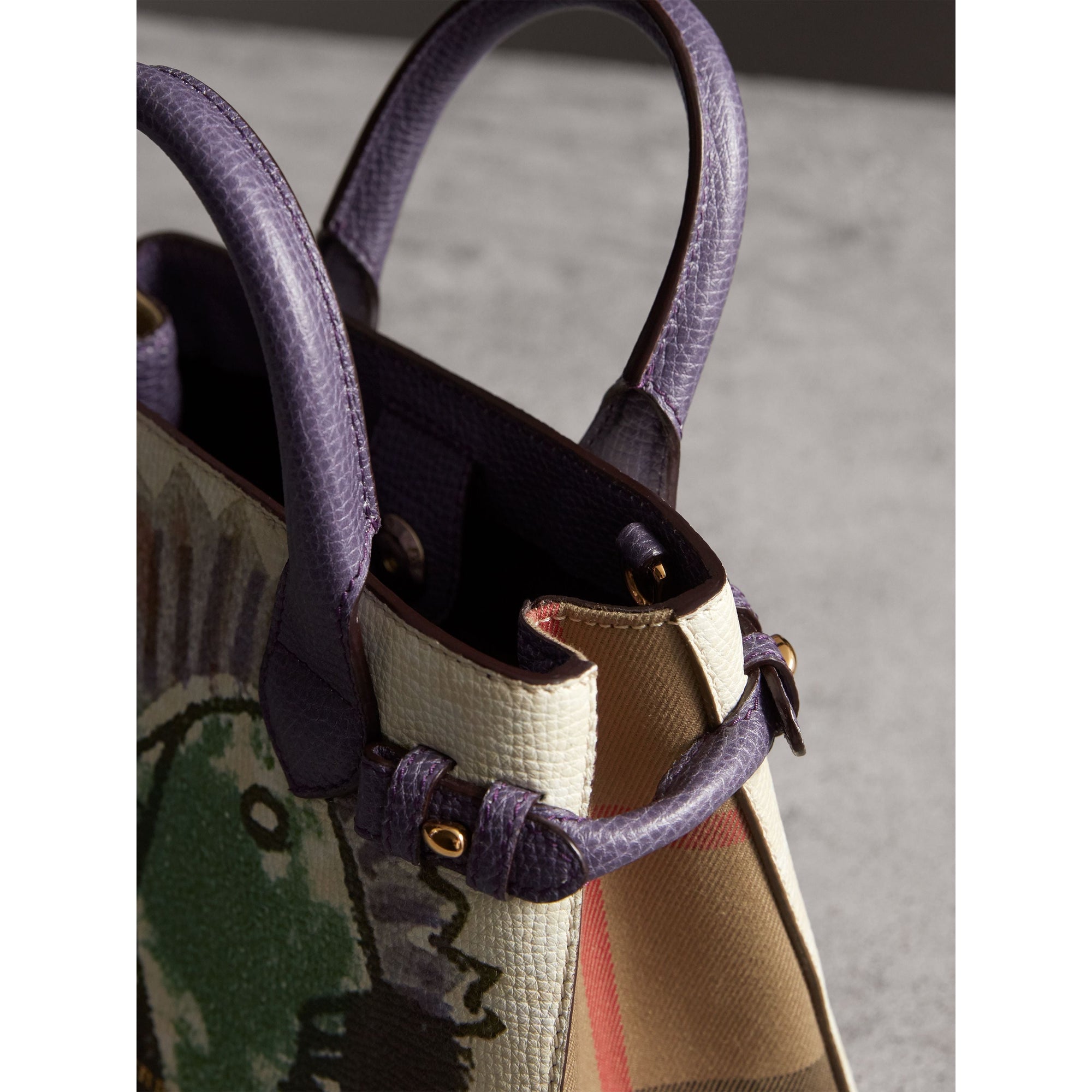 DUSTY VIOLET Sac The Baby Banner en cuir avec imprimé Pallas Heads