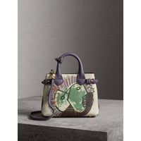 DUSTY VIOLET Sac The Baby Banner en cuir avec imprimé Pallas Heads