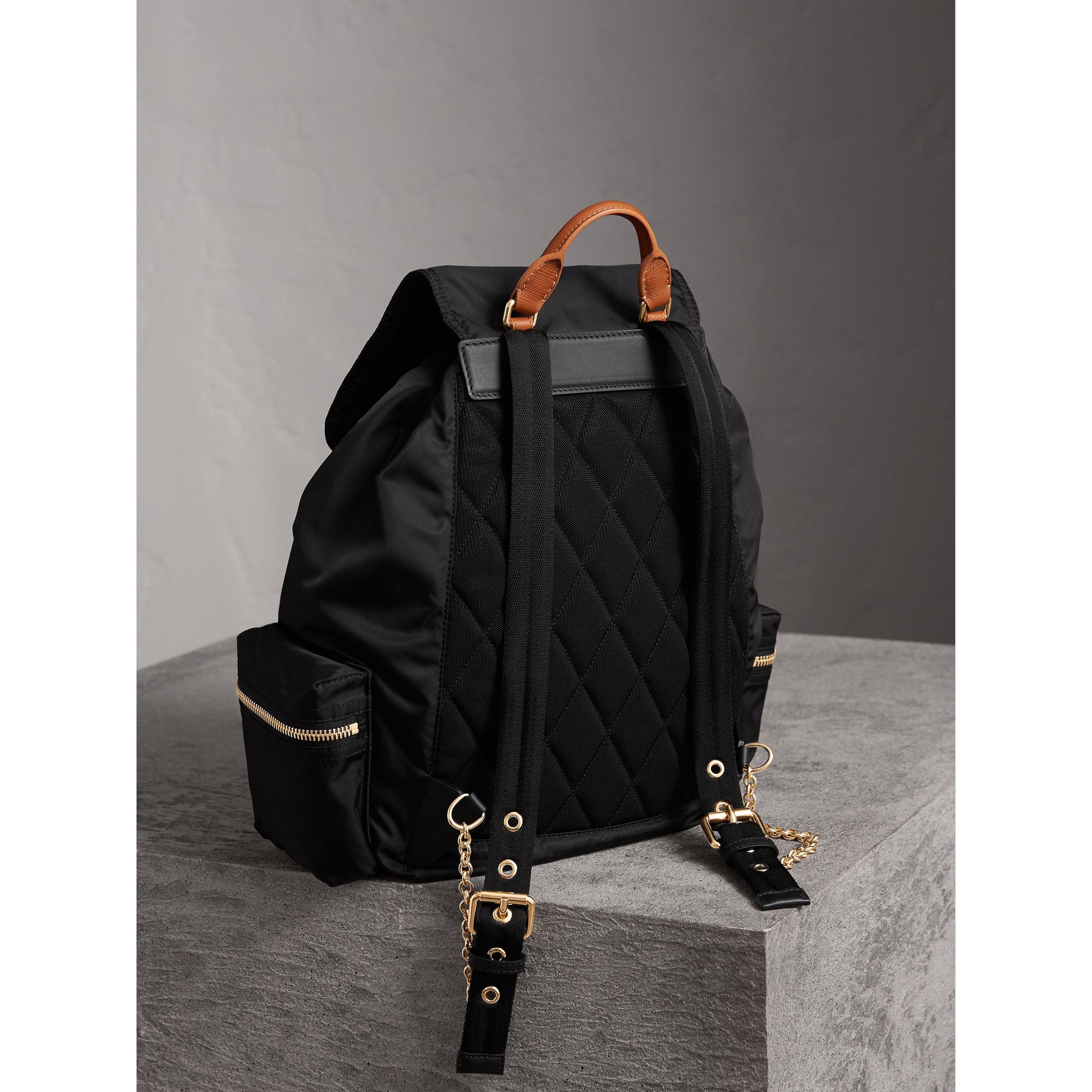BLACK Grand sac The Rucksack avec appliqués à motifs Pallas Heads