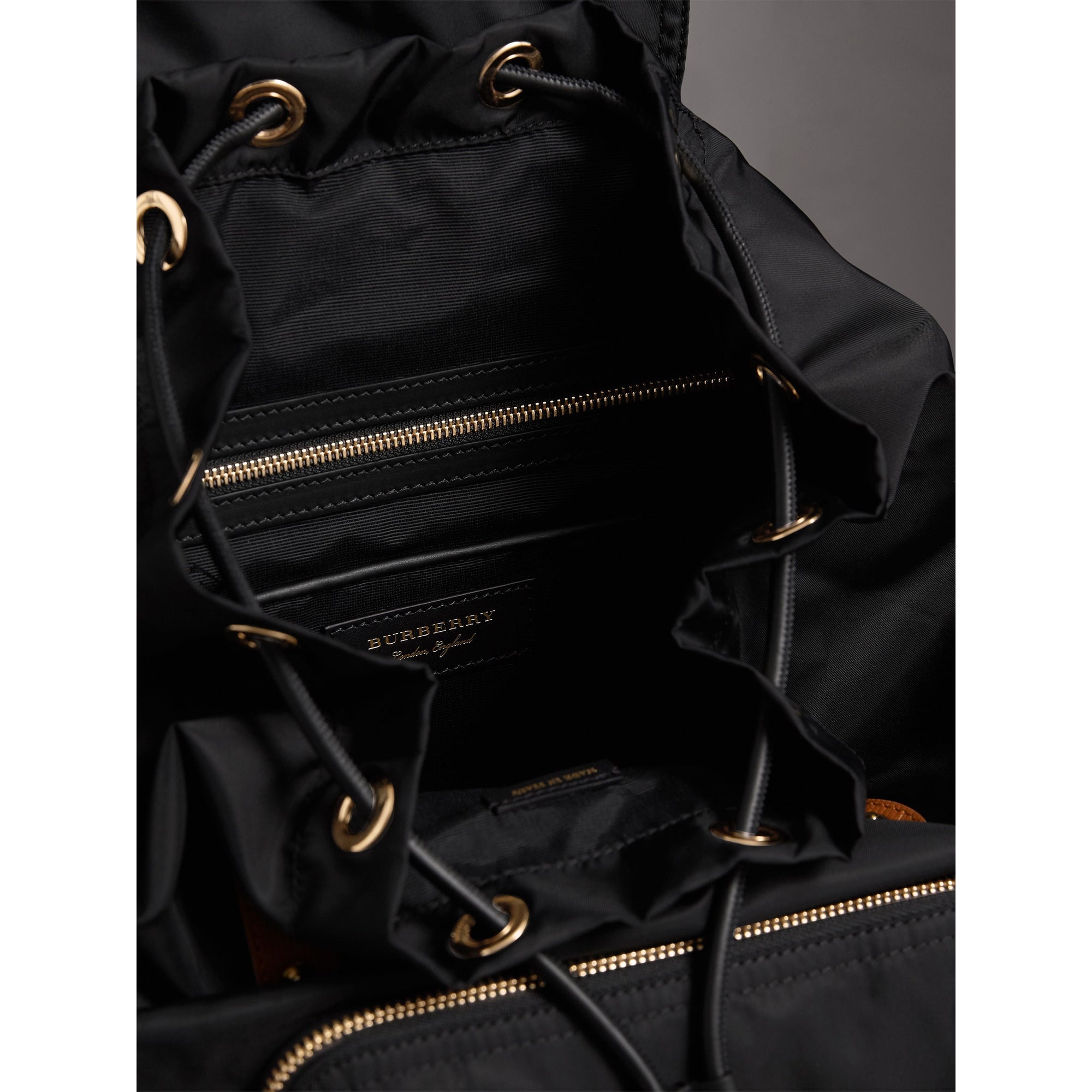 BLACK Grand sac The Rucksack avec appliqués à motifs Pallas Heads