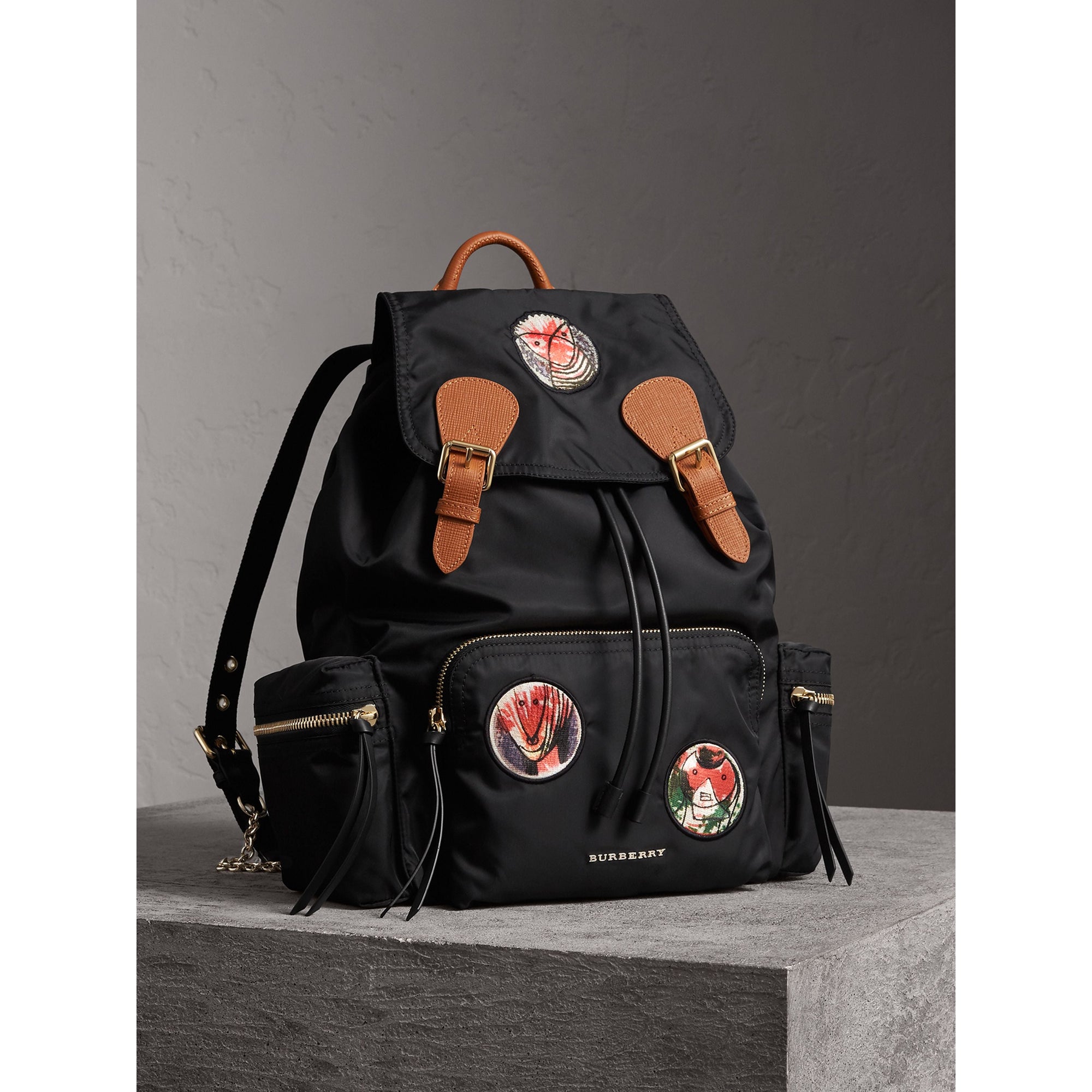 BLACK Grand sac The Rucksack avec appliqués à motifs Pallas Heads