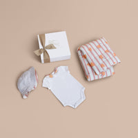 WHITE Coffret cadeau bébé trois pièces en coton avec imprimé à cœur de Cupidon