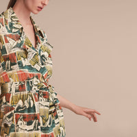 Robe trench portefeuille en soie avec imprimé reclining figures - Bleu pierre