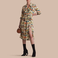 Robe trench portefeuille en soie avec imprimé reclining figures - Bleu pierre