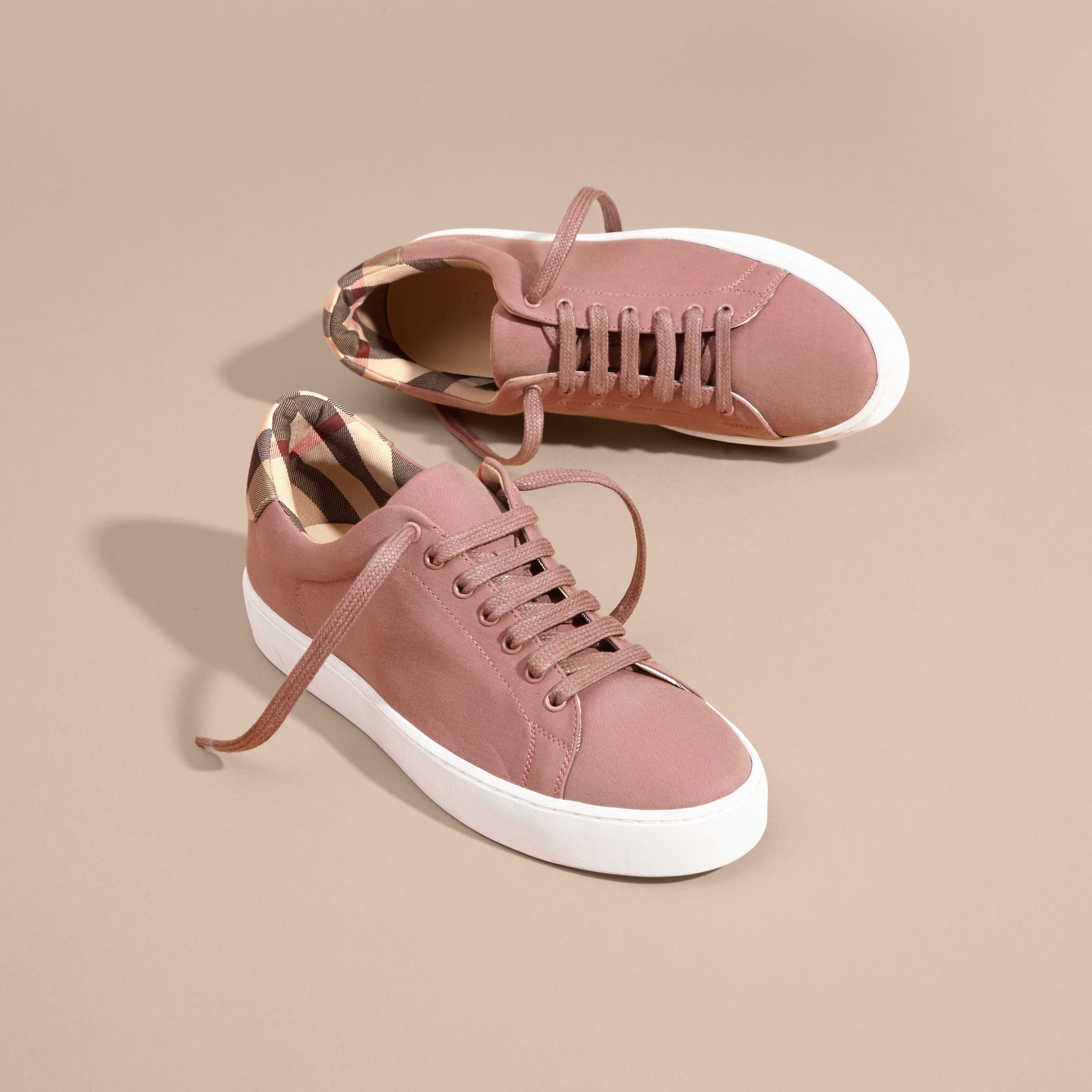 ANTIQUE ROSE Sneakers en coton avec motif check