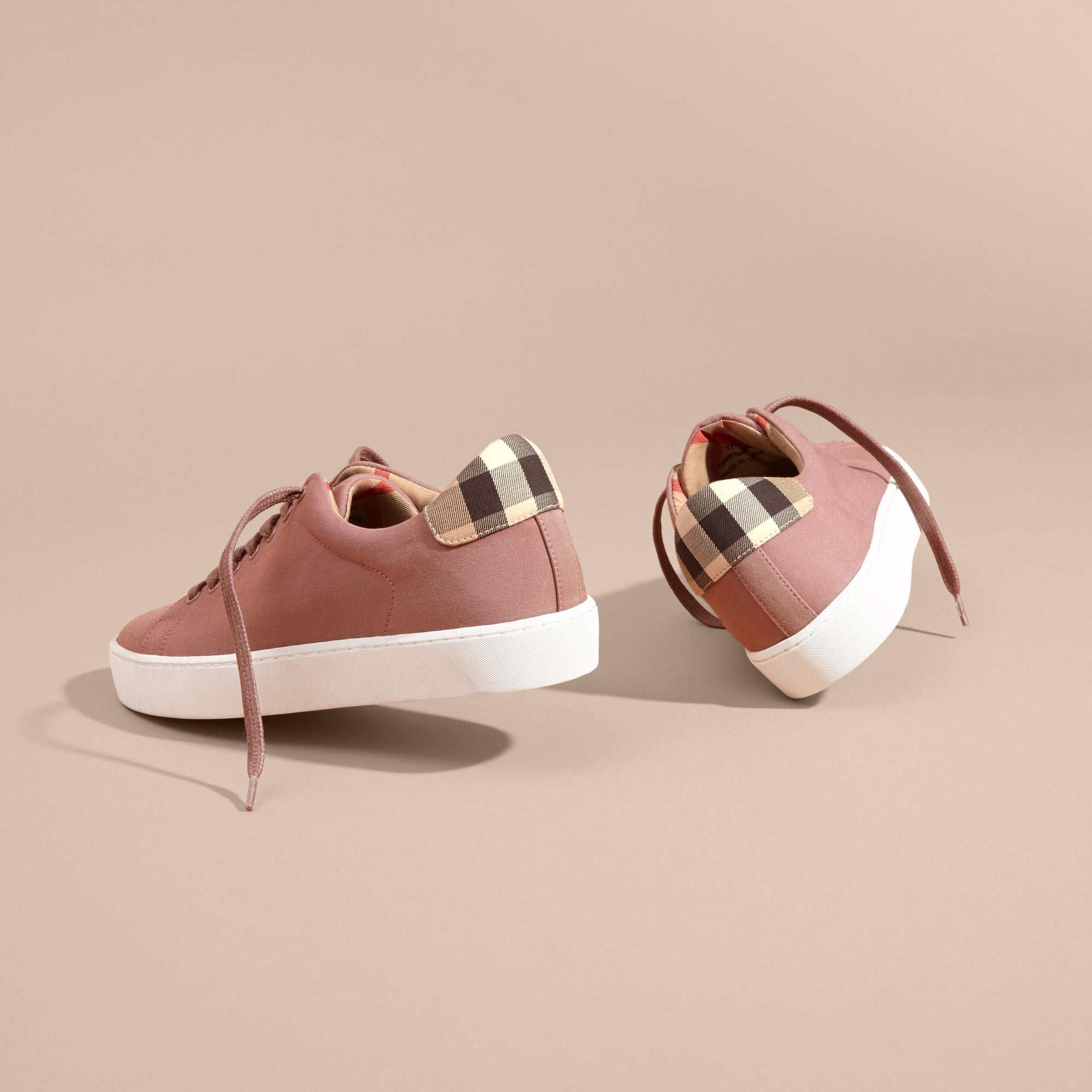 ANTIQUE ROSE Sneakers en coton avec motif check