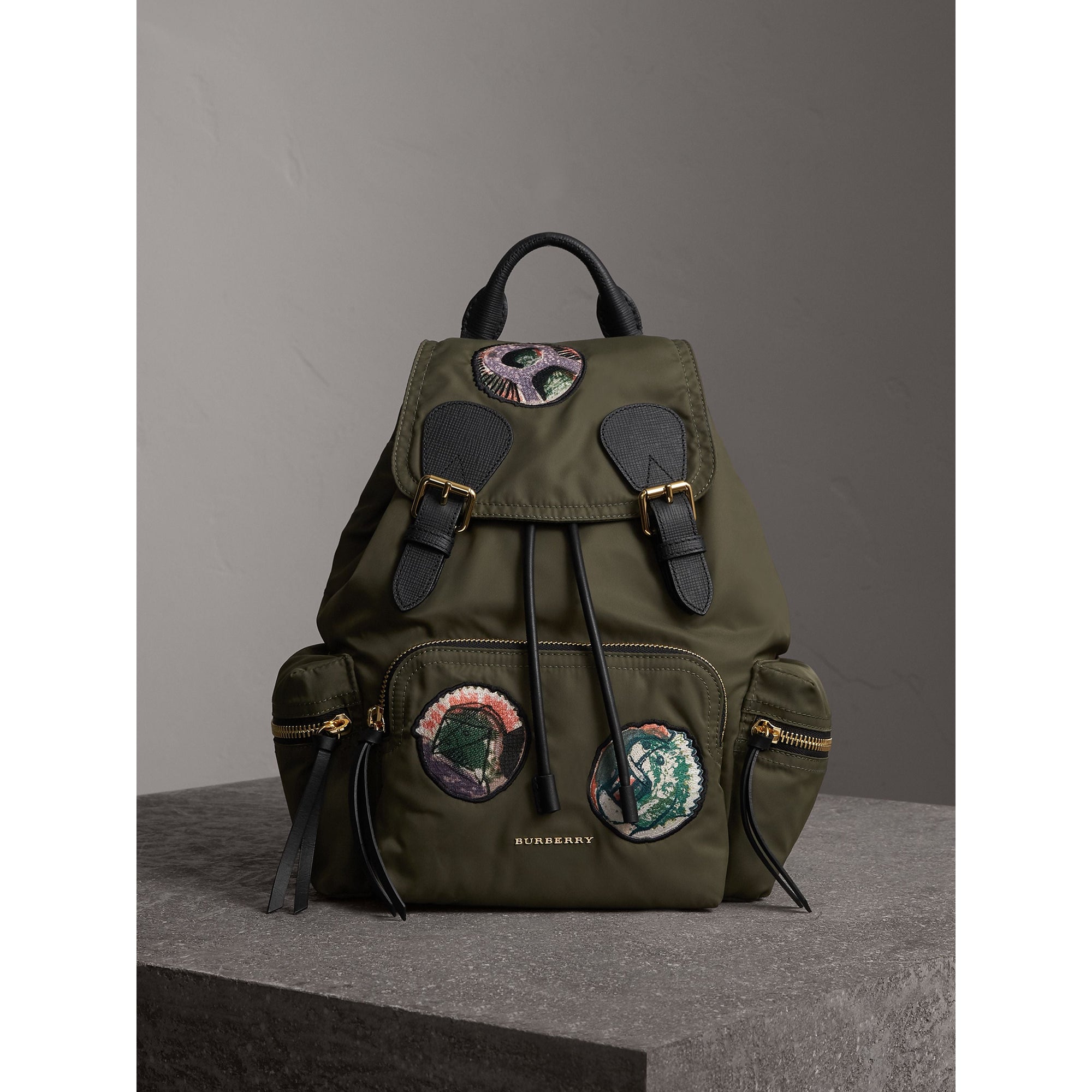 CANVAS GREEN Sac The Rucksack medium en nylon technique avec appliqué à motif Pallas Heads