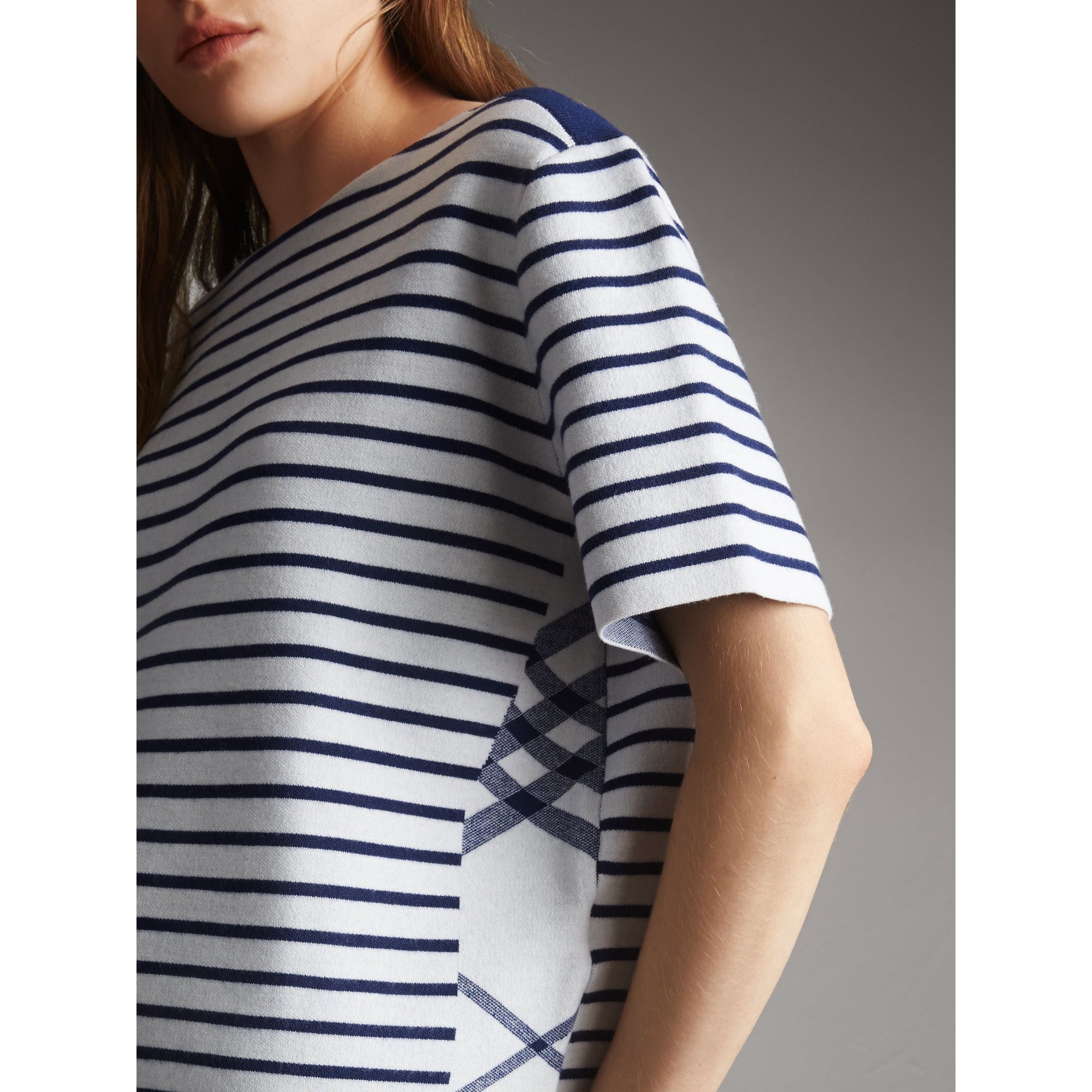 BRIGHT NAVY T-shirt à rayures et motif check en maille de laine mélangée