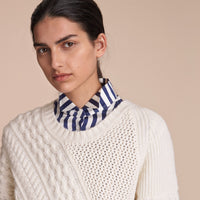 NATURAL WHITE Pull en laine et cachemire avec panneaux en maille torsadée et côtelée