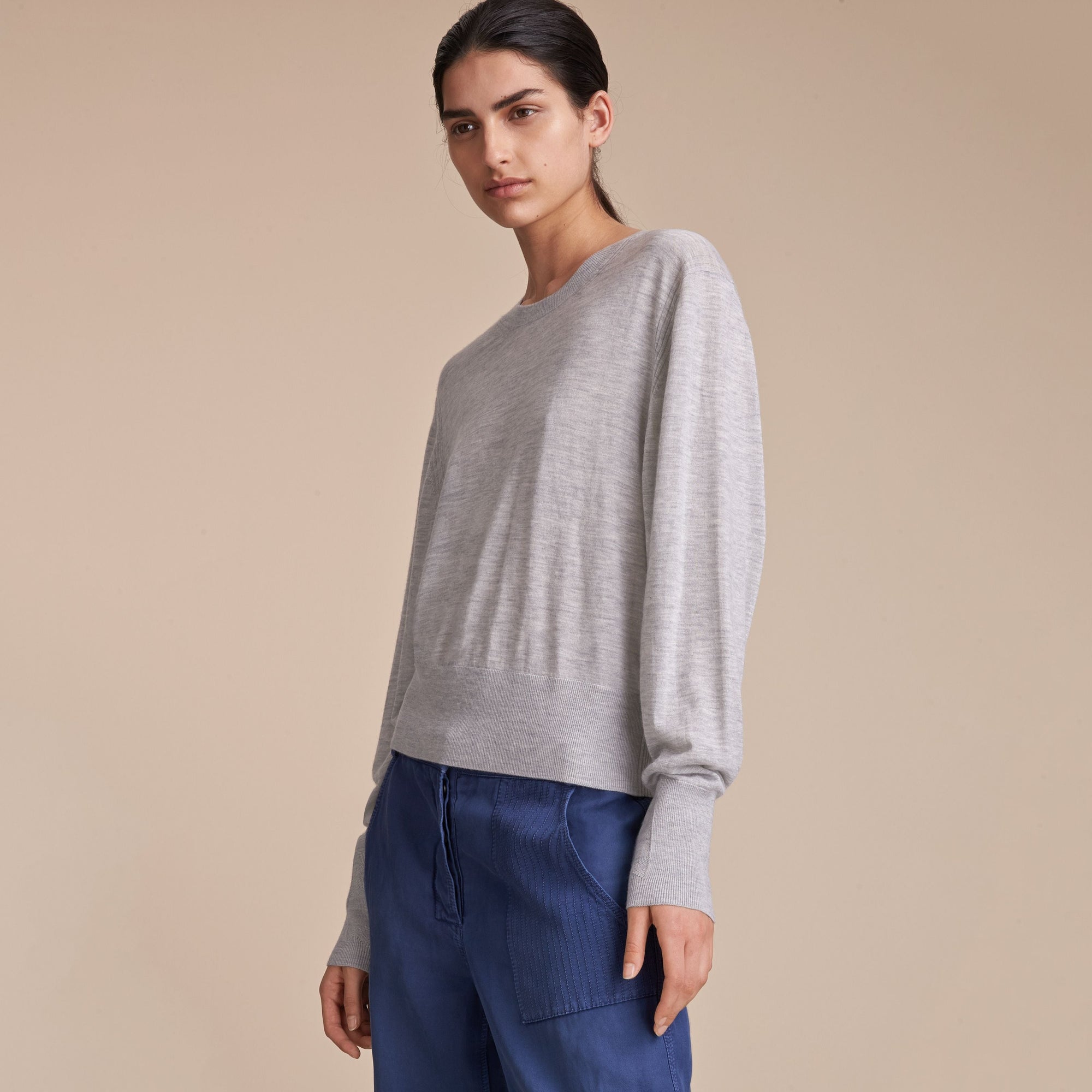 LIGHT GREY MELANGE Pull à col ras du cou en cachemire
