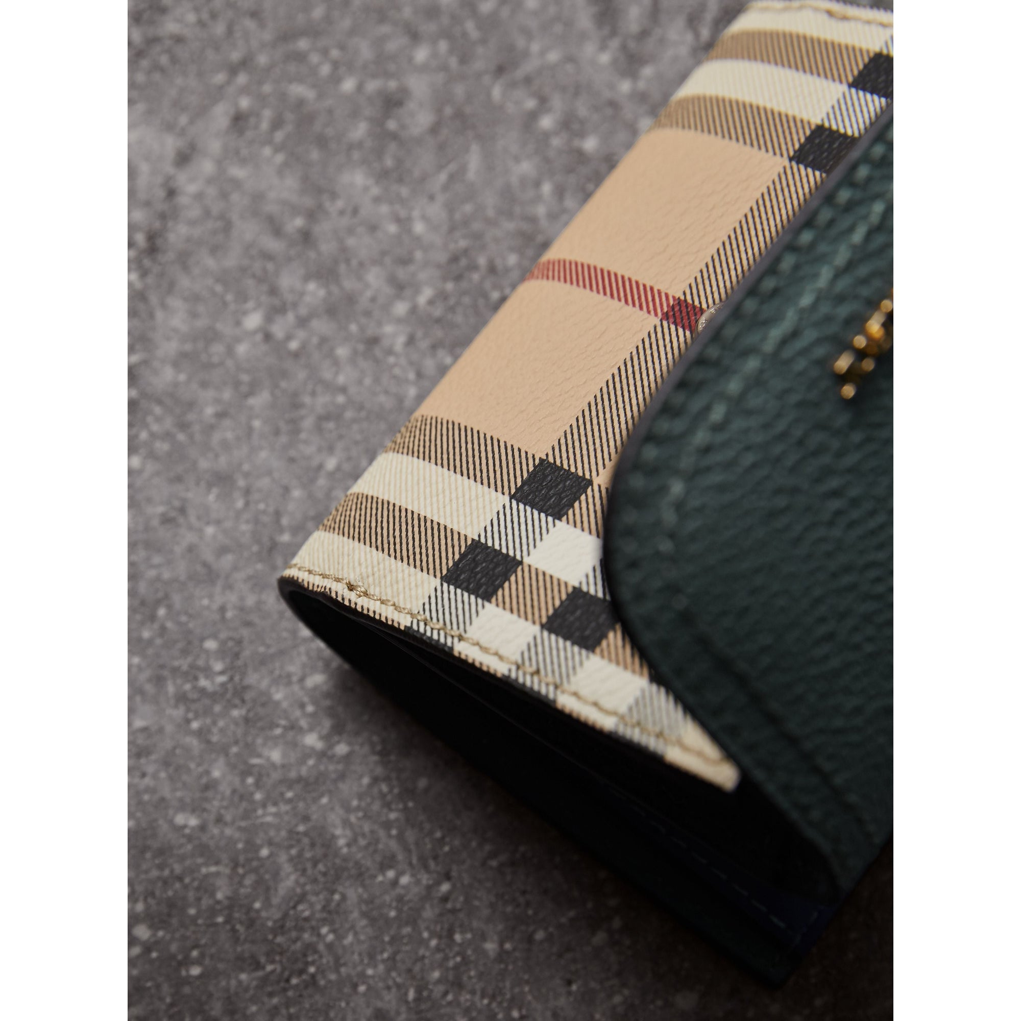 EUCALYPTUS GRN/MULTI Portefeuille en cuir et tissu Haymarket check