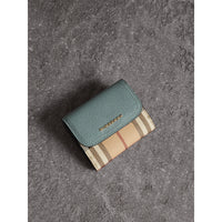 EUCALYPTUS GRN/MULTI Portefeuille en cuir et tissu Haymarket check