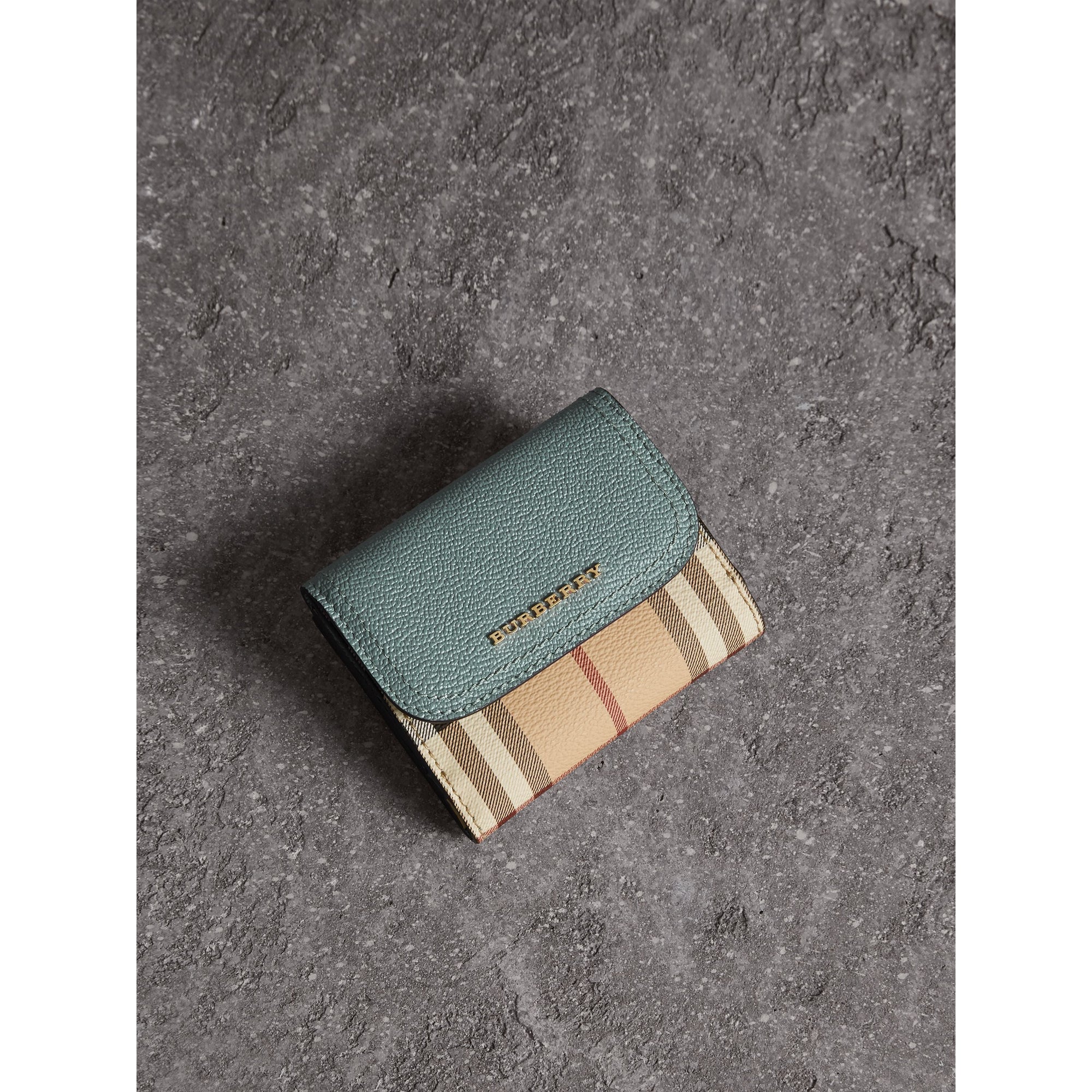 EUCALYPTUS GRN/MULTI Portefeuille en cuir et tissu Haymarket check
