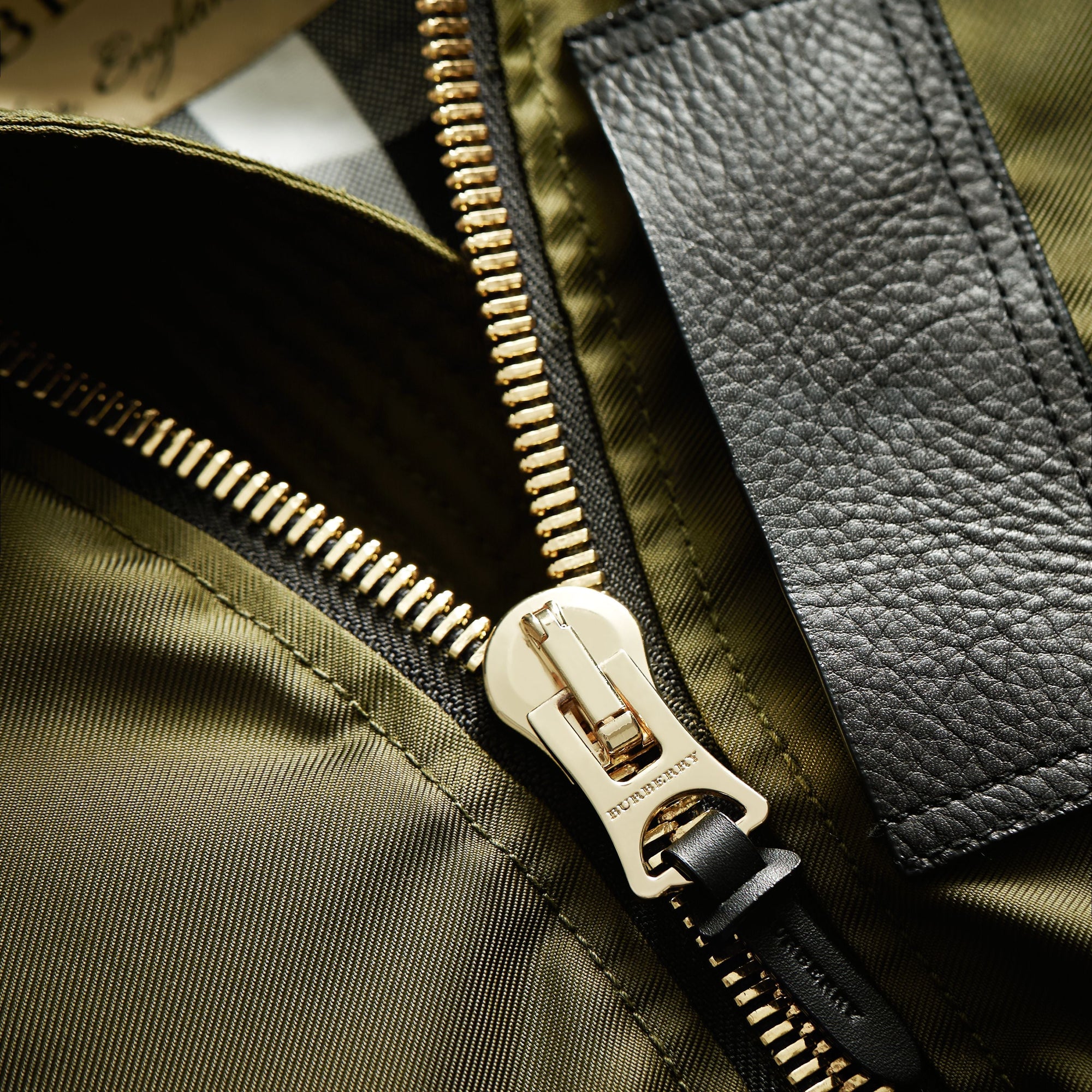 CAPER GREEN Veste rembourrée en duvet de canard avec capuche en fourrure de raton laveur et shearling