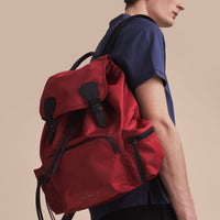 ANTIQUE RED Grand sac The Rucksack en nylon technique et cuir