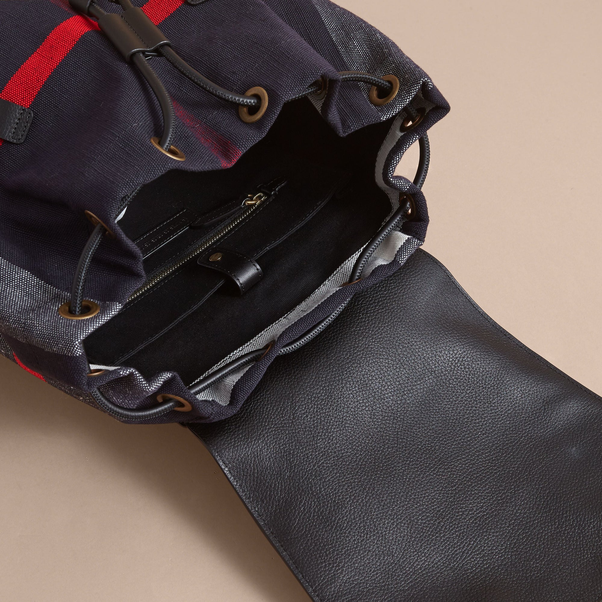 BLACK Grand sac The Rucksack en toile Canvas check et cuir