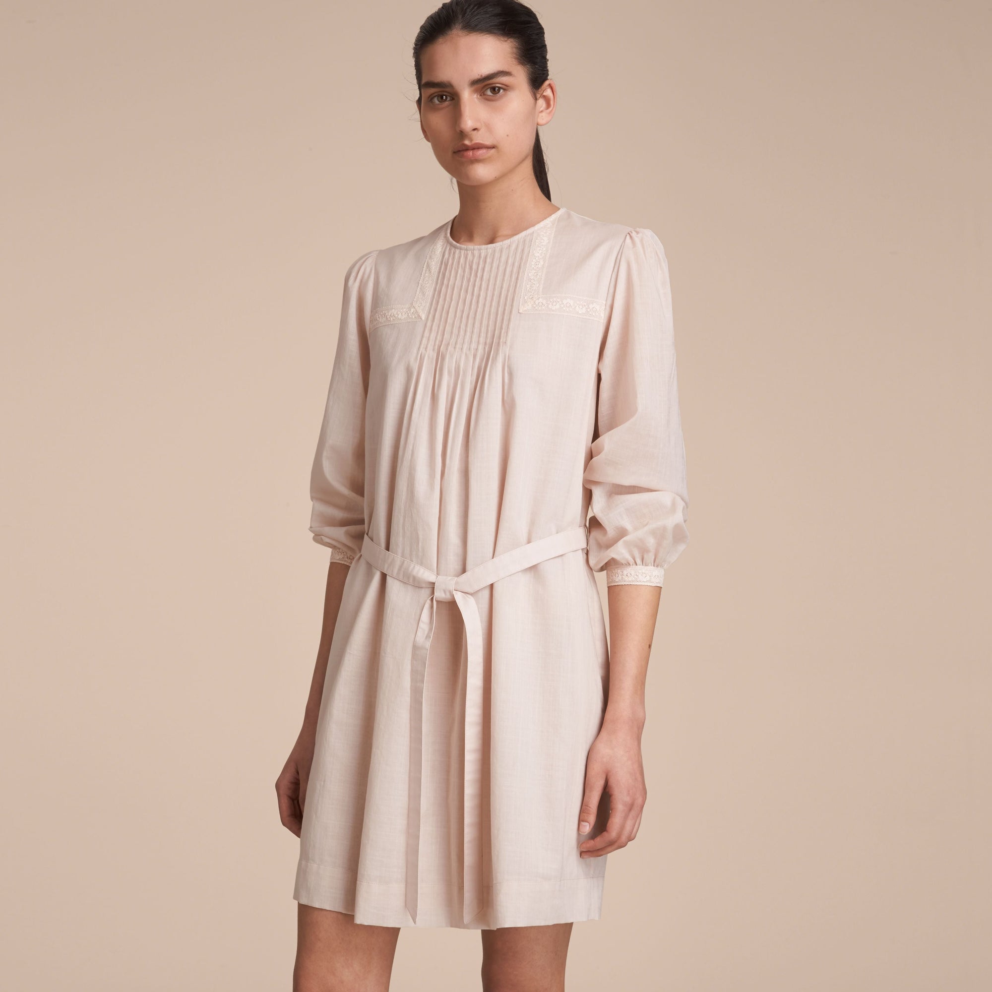 CHALK PINK Robe en coton avec dentelle à nervures