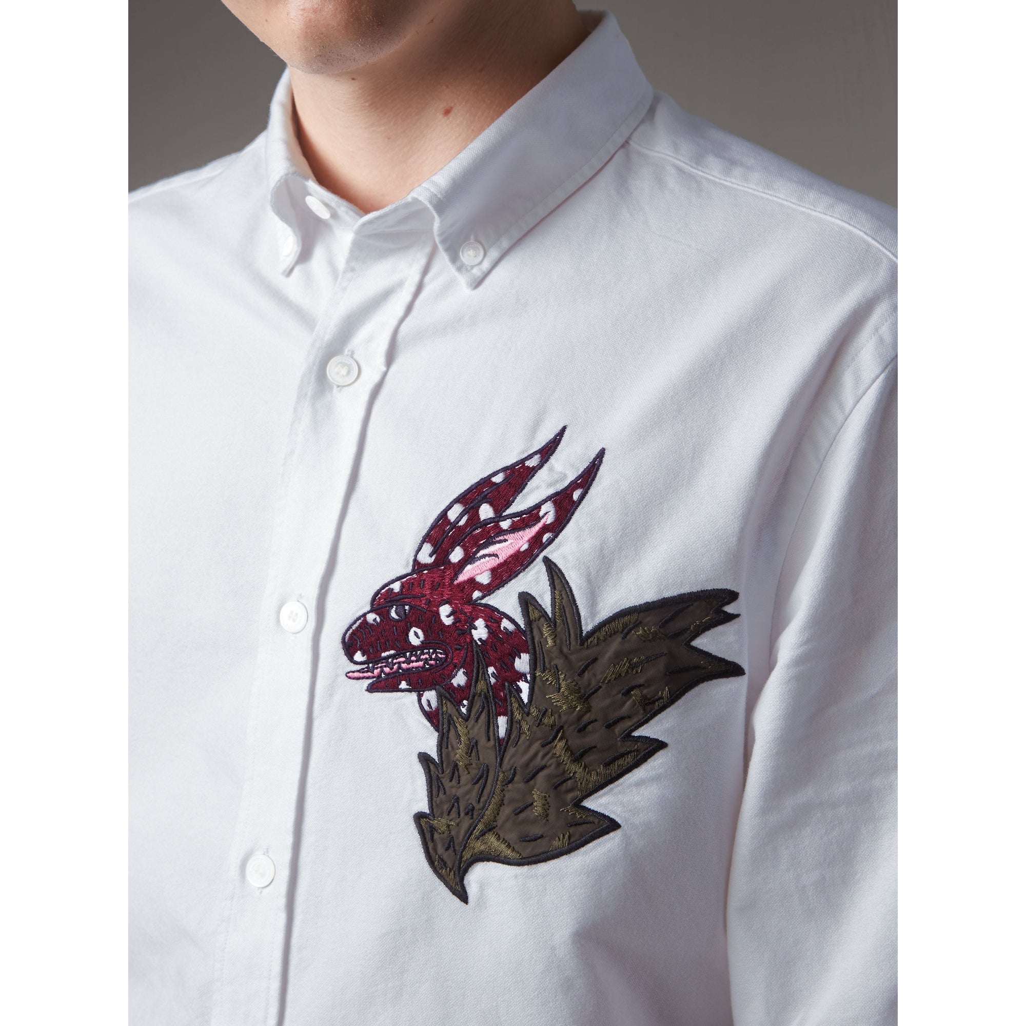 WHITE Chemise Oxford en coton à col boutonné avec motif Bestiaire