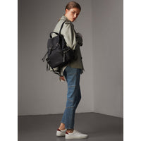 BLACK Sac The Rucksack de taille moyenne en cuir de cerf avec chaîne en résine