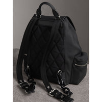 BLACK Sac The Rucksack de taille moyenne en cuir de cerf avec chaîne en résine