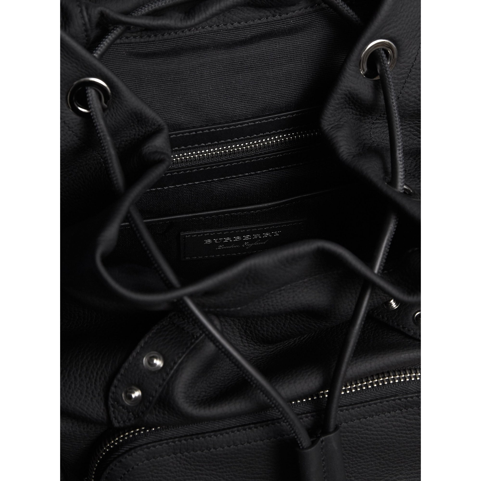 BLACK Sac The Rucksack de taille moyenne en cuir de cerf avec chaîne en résine