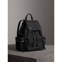 BLACK Sac The Rucksack de taille moyenne en cuir de cerf avec chaîne en résine