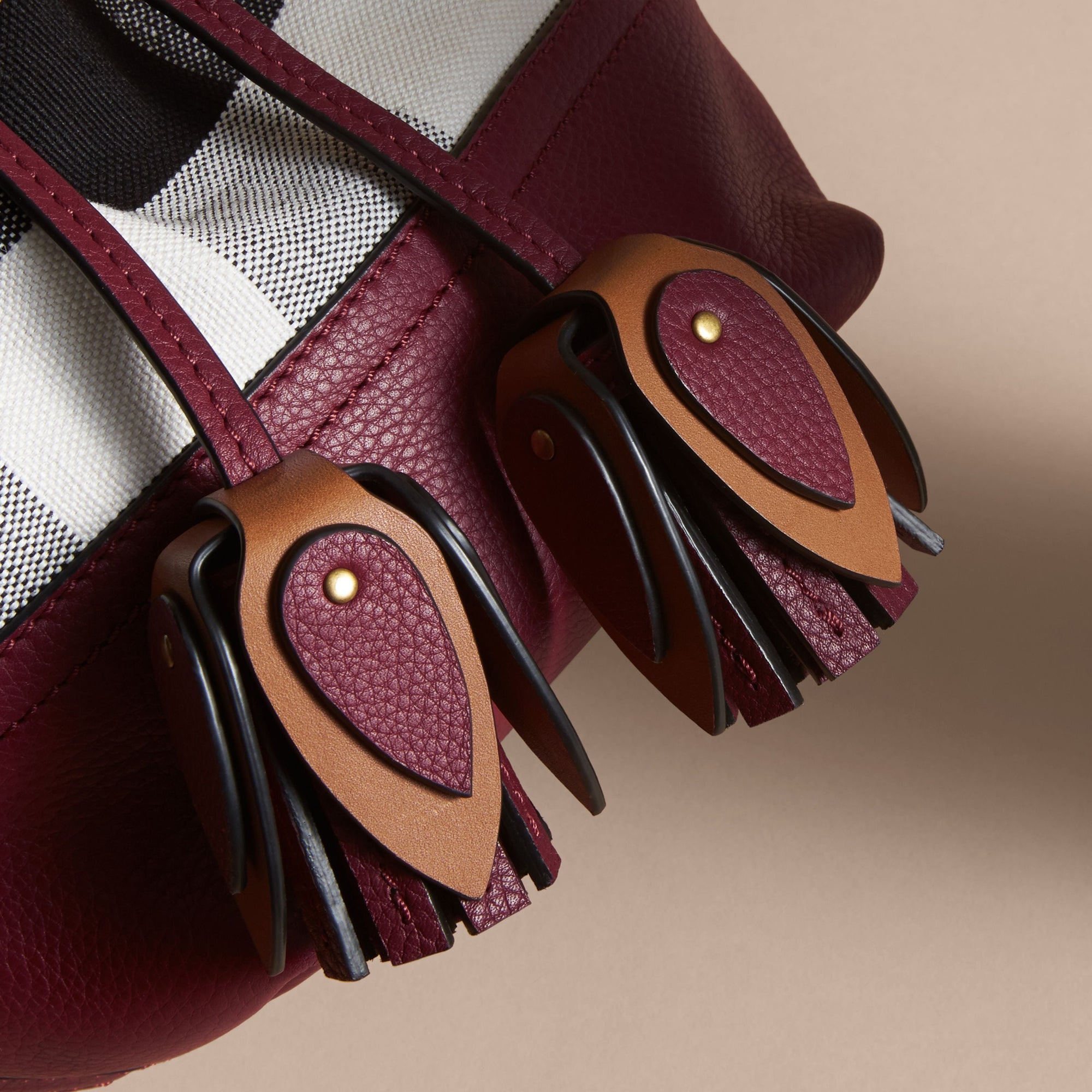 BURGUNDY RED Petit sac Burberry Bucket en toile Canvas check et cuir