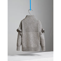 GREY MELANGE Pull à encolure montante en laine et cachemire avec volants