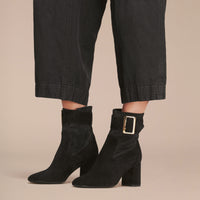 BLACK Bottines en cuir de chevreau avec boucle