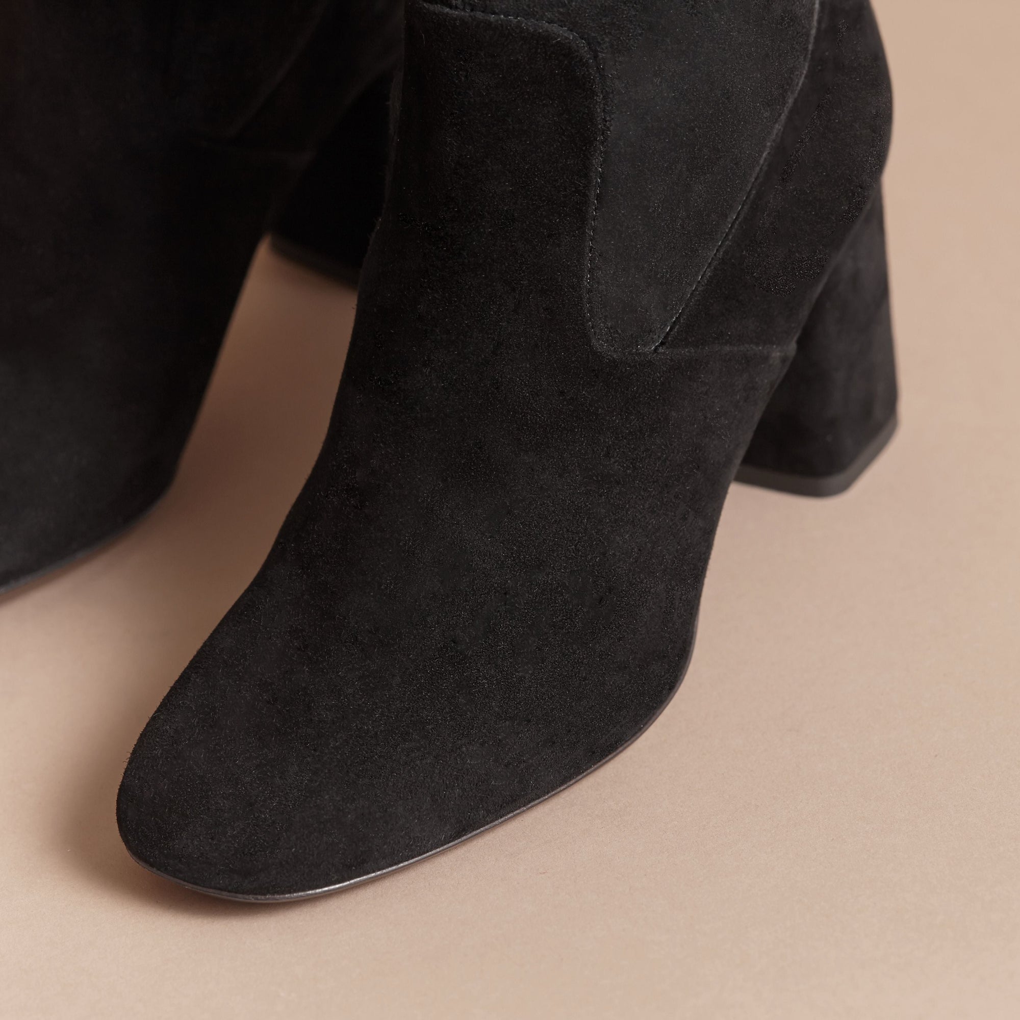 BLACK Bottines en cuir de chevreau avec boucle