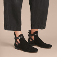 BLACK Bottines en cuir velours avec découpes
